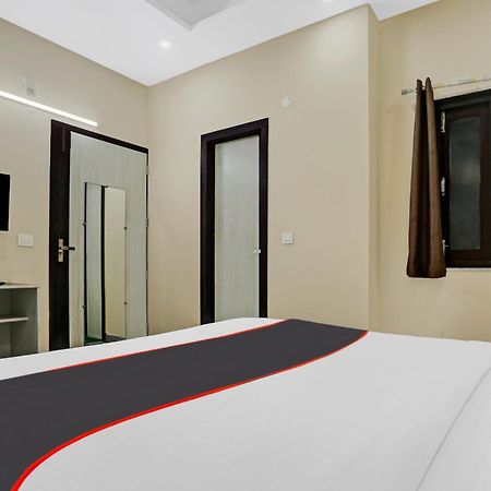 Collection O Metro View Ashok Vihar Near Shalimar Bagh Metro Station Hotel New Delhi Exterior photo
