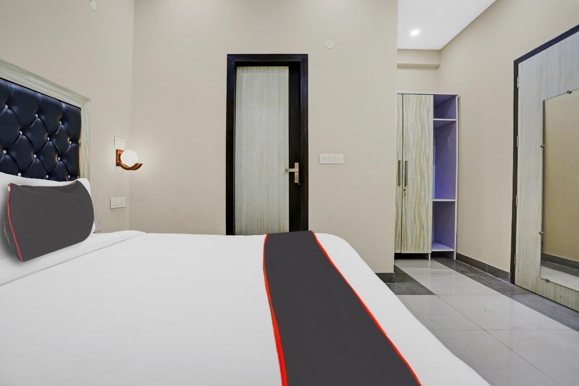 Collection O Metro View Ashok Vihar Near Shalimar Bagh Metro Station Hotel New Delhi Exterior photo