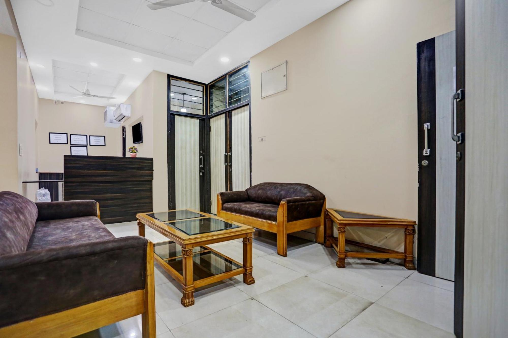 Collection O Metro View Ashok Vihar Near Shalimar Bagh Metro Station Hotel New Delhi Exterior photo