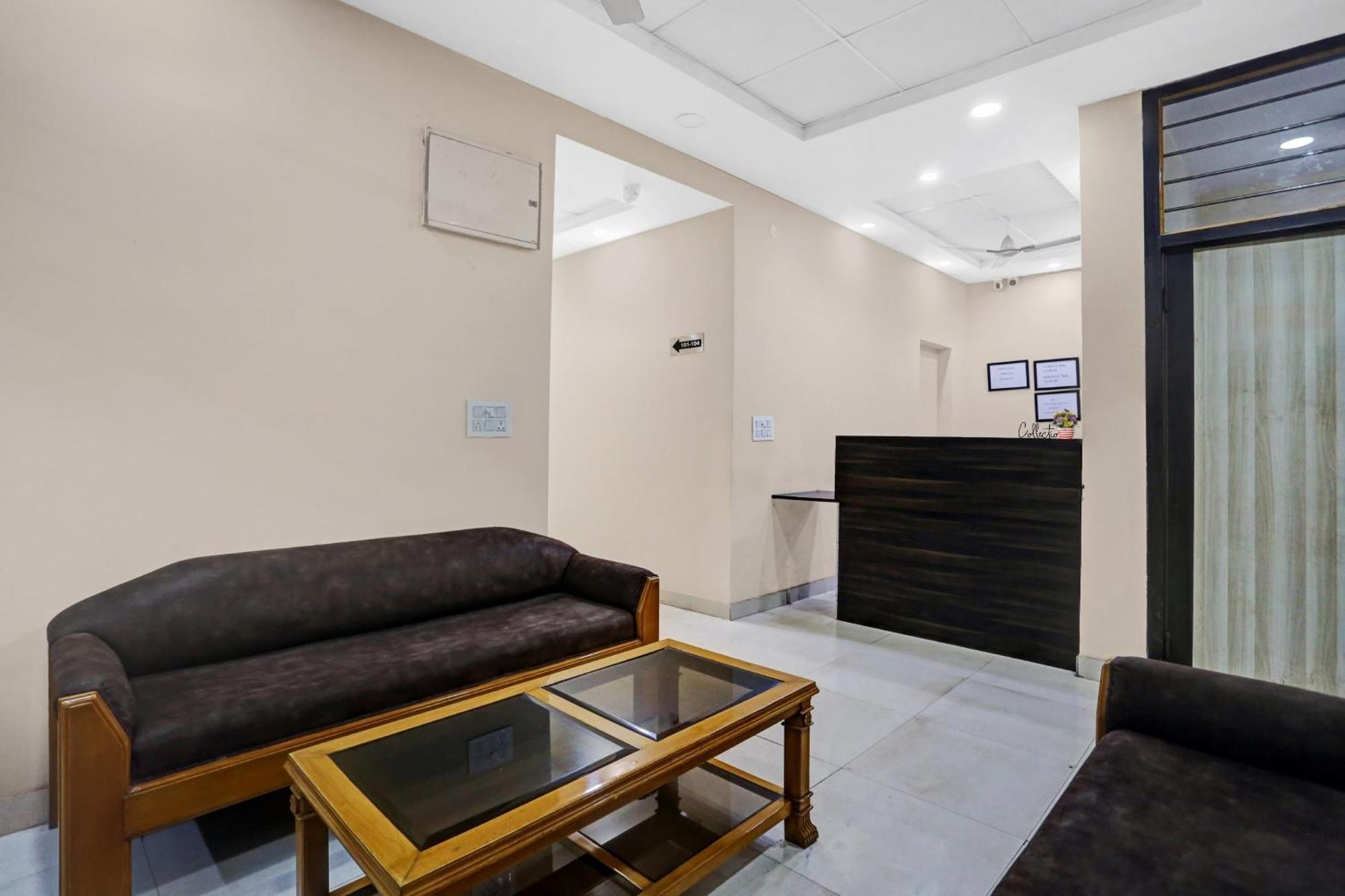 Collection O Metro View Ashok Vihar Near Shalimar Bagh Metro Station Hotel New Delhi Exterior photo