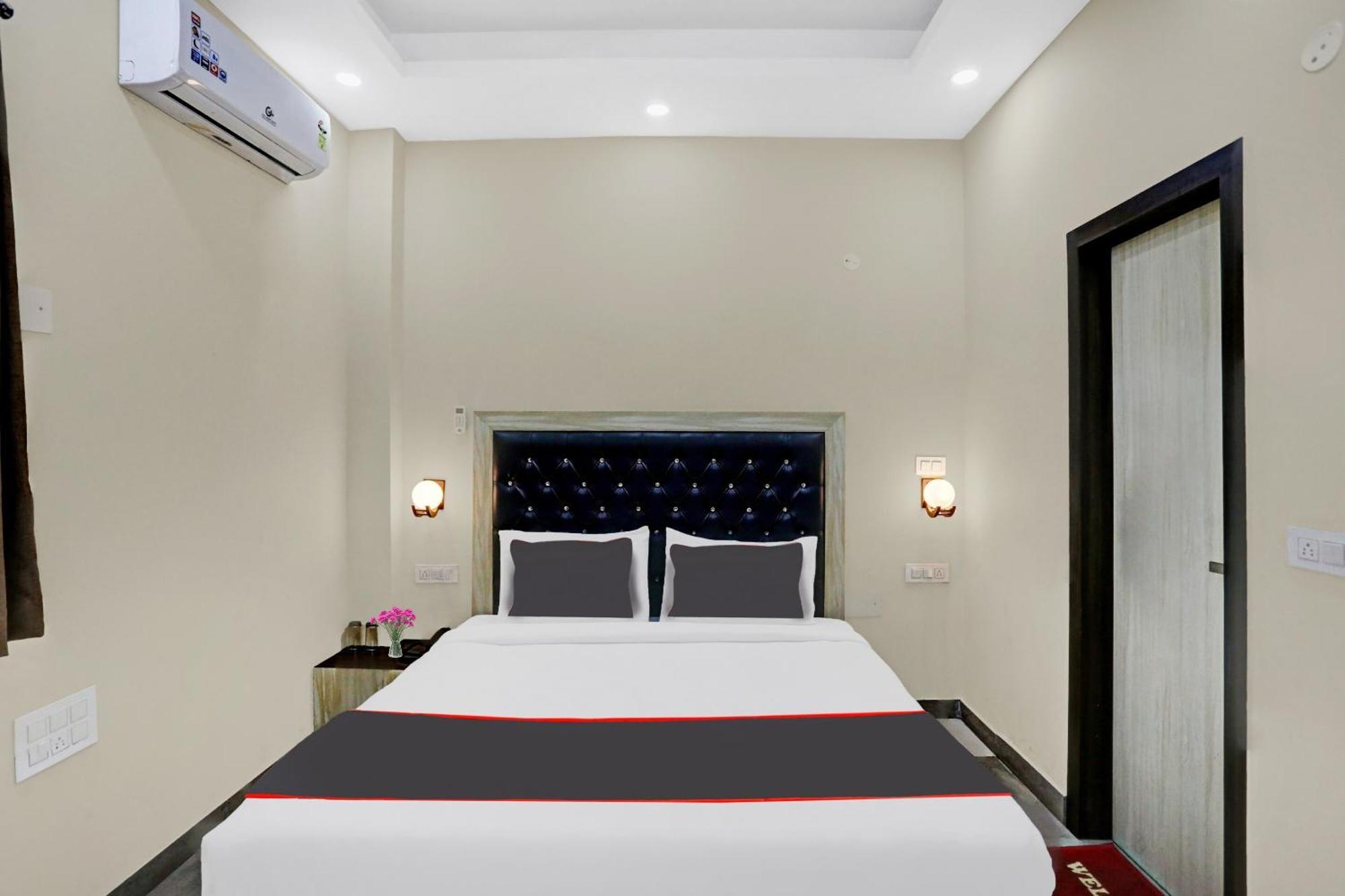 Collection O Metro View Ashok Vihar Near Shalimar Bagh Metro Station Hotel New Delhi Exterior photo
