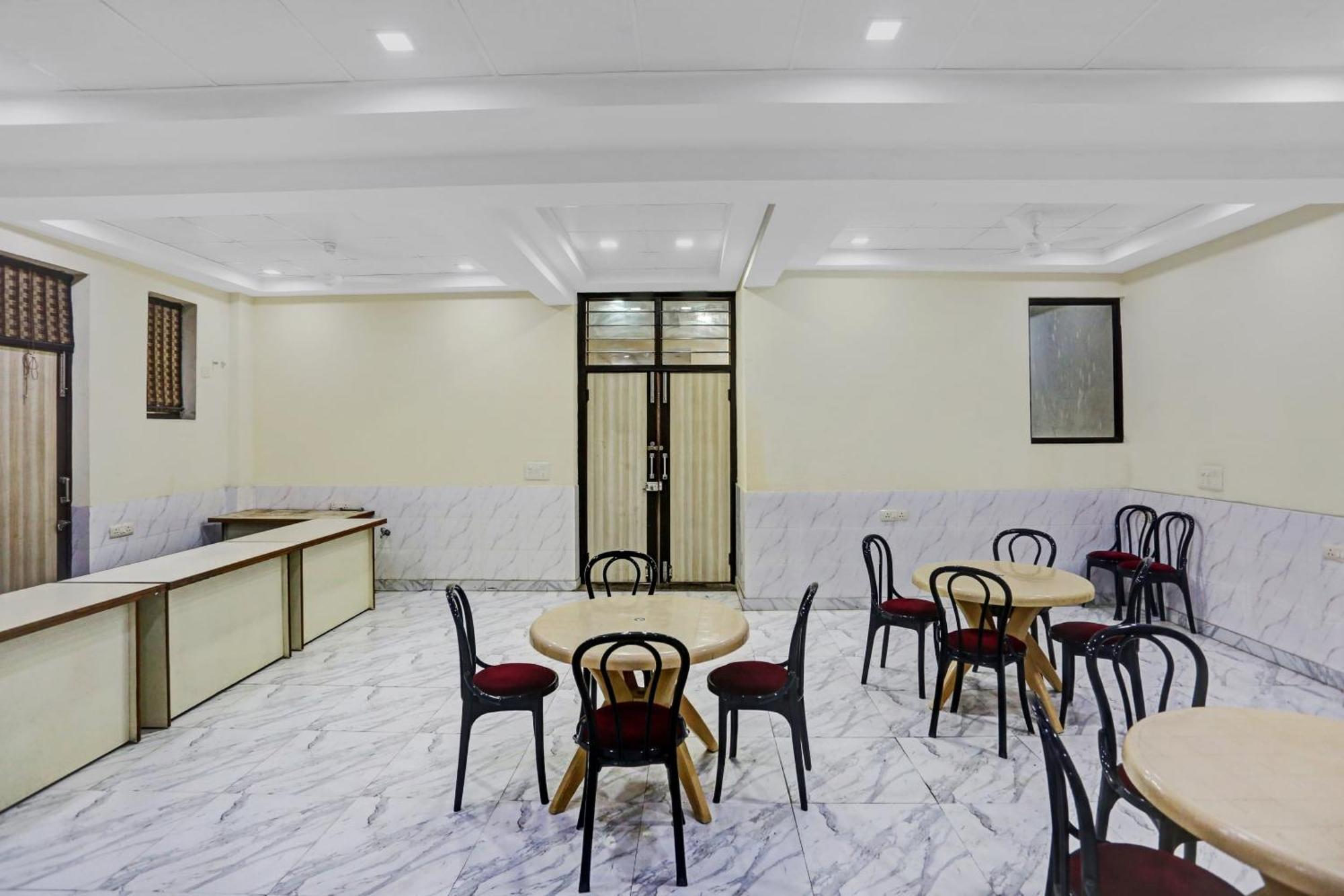 Collection O Metro View Ashok Vihar Near Shalimar Bagh Metro Station Hotel New Delhi Exterior photo