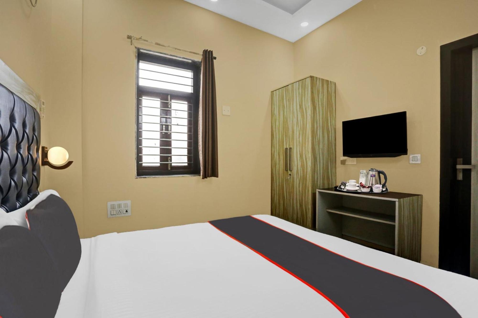 Collection O Metro View Ashok Vihar Near Shalimar Bagh Metro Station Hotel New Delhi Exterior photo